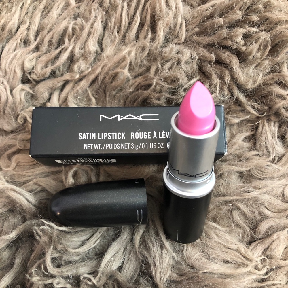 Mac Nicki Minaj pink Friday lipstick